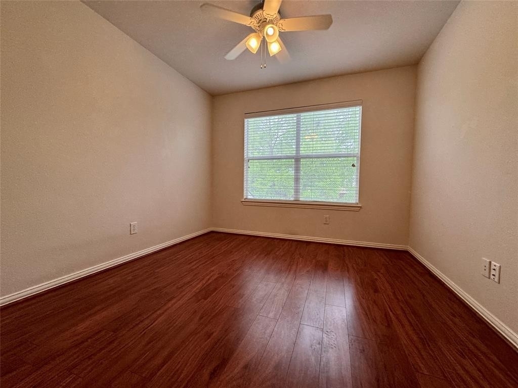 10028 Castlewood Drive - Photo 3