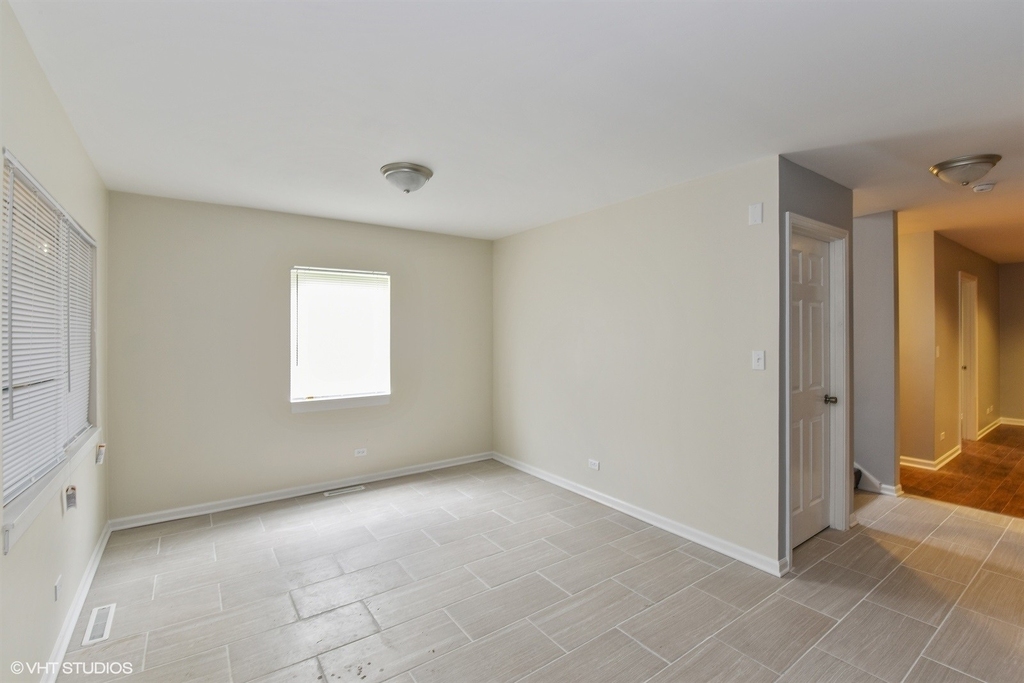 8949 S Buffalo Avenue - Photo 2