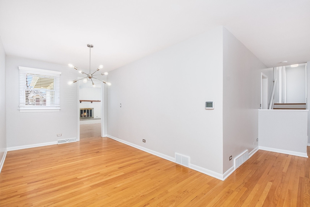 370 Prairie Avenue - Photo 9