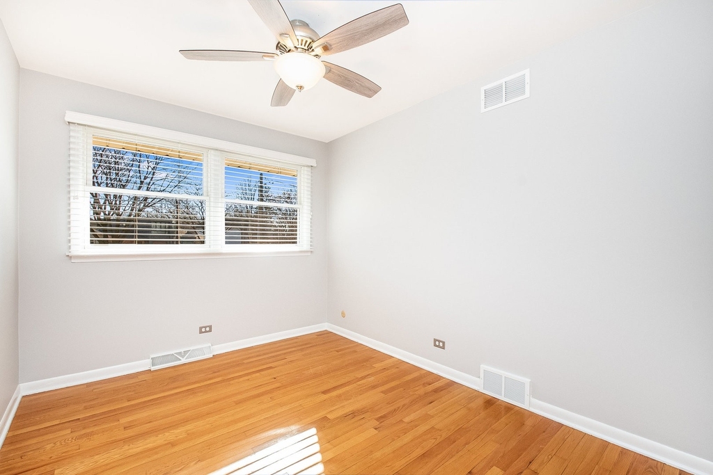 370 Prairie Avenue - Photo 11