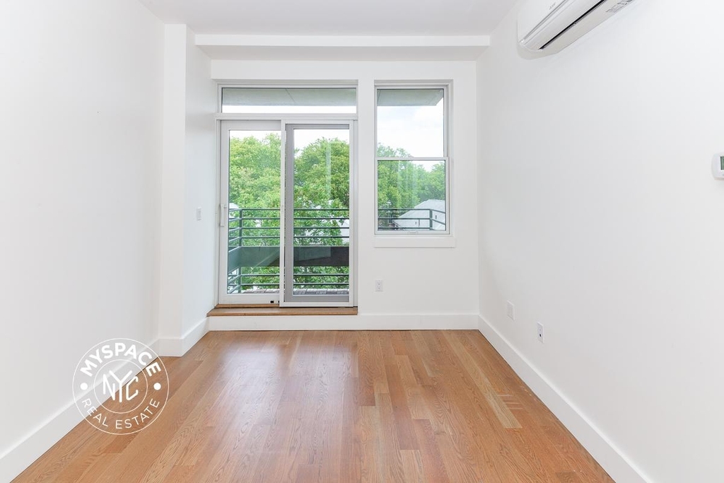 581 Ocean Pkwy - Photo 4