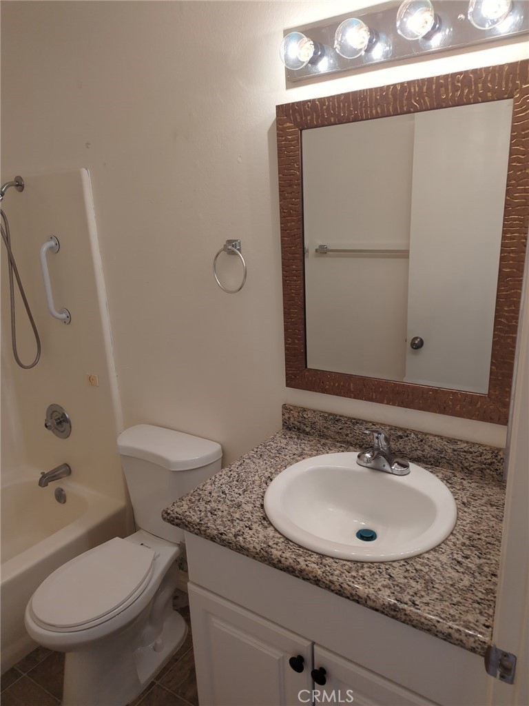 2051 W Oakland Avenue - Photo 10