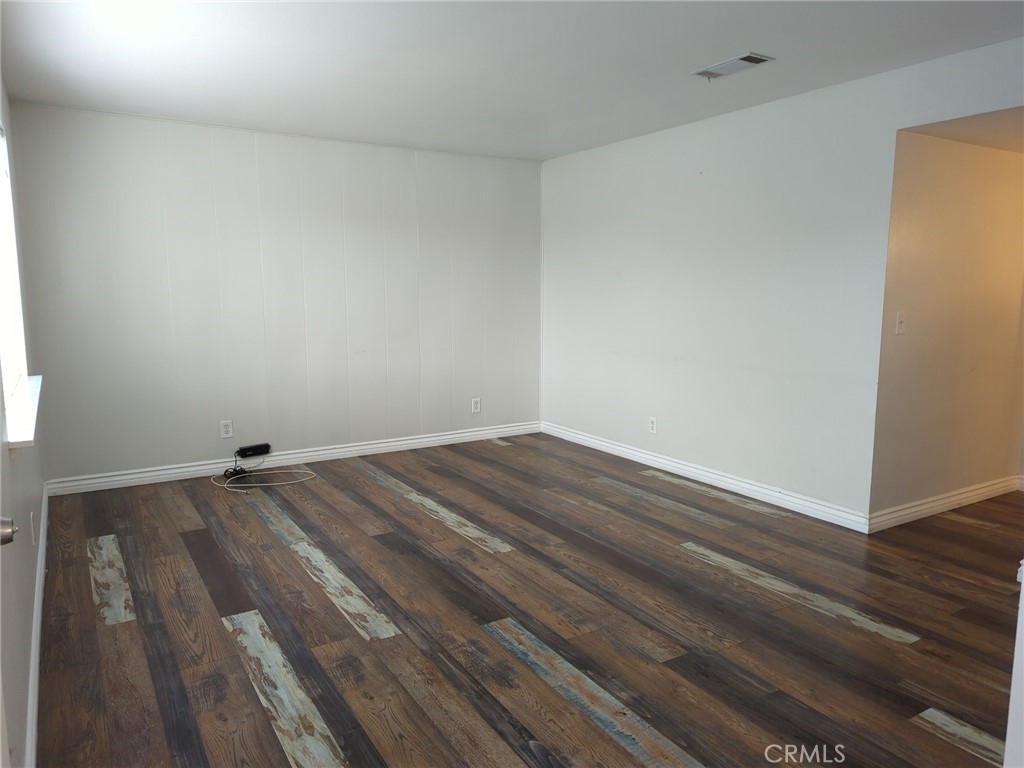 2051 W Oakland Avenue - Photo 5