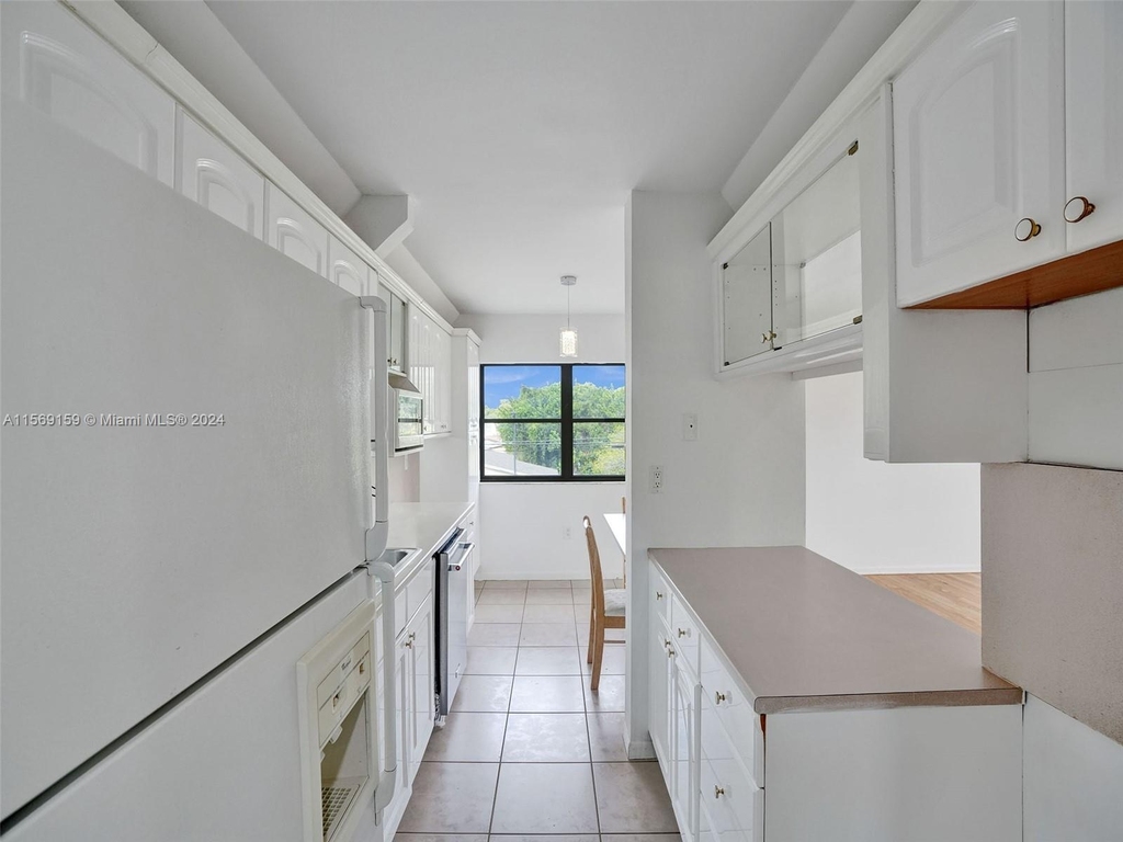 1891 N 61st Ave - Photo 7