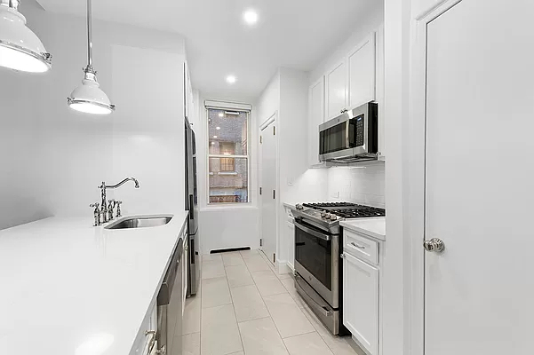 544 East 86th Street - Photo 1