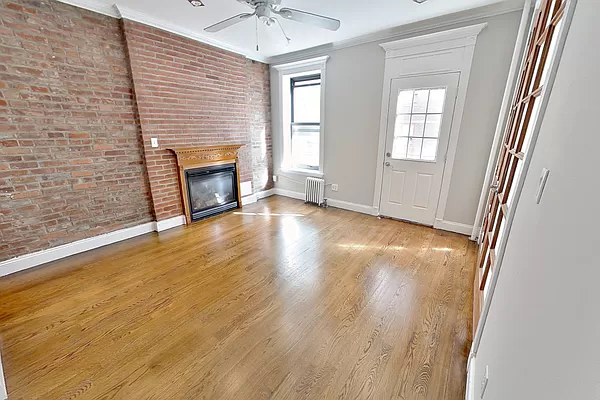 346 East 18th Street - Photo 2