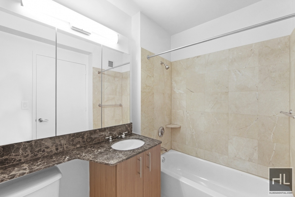 East 92nd Street - Photo 11