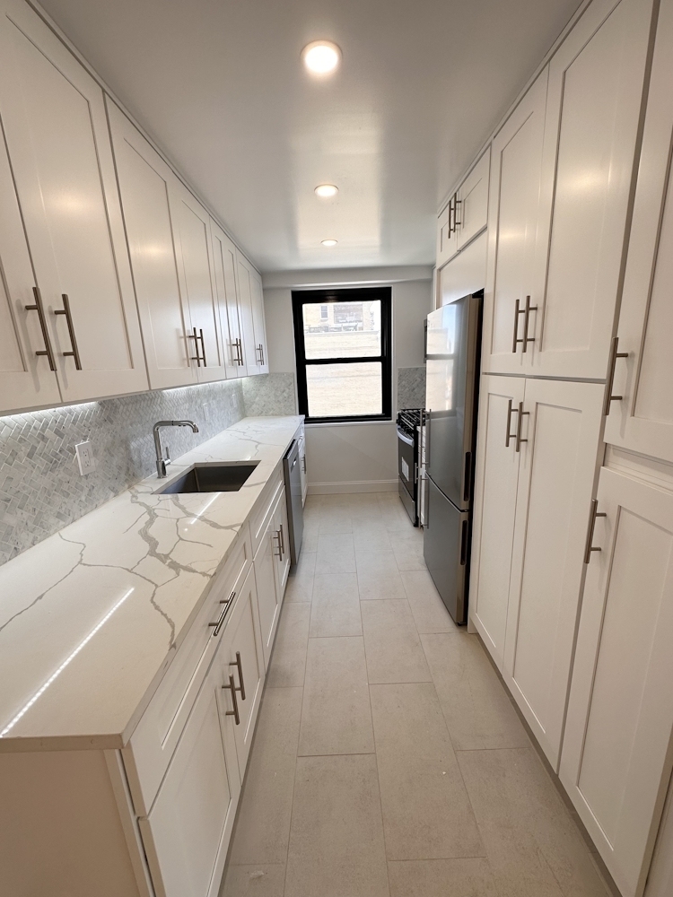 305 East 86th Street - Photo 2