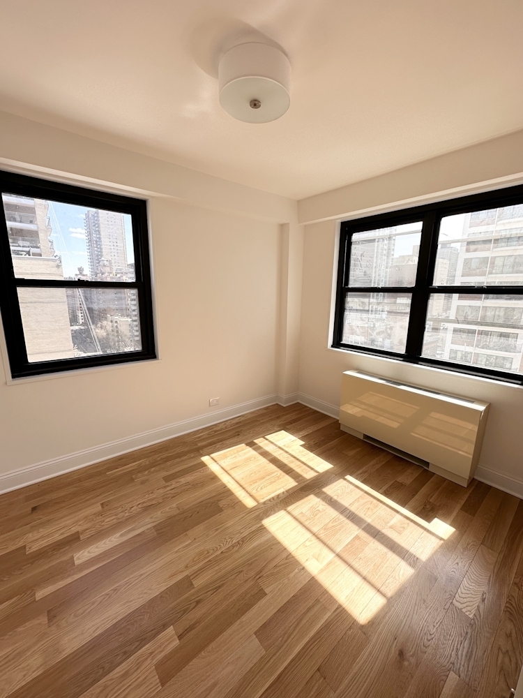 305 East 86th Street - Photo 4