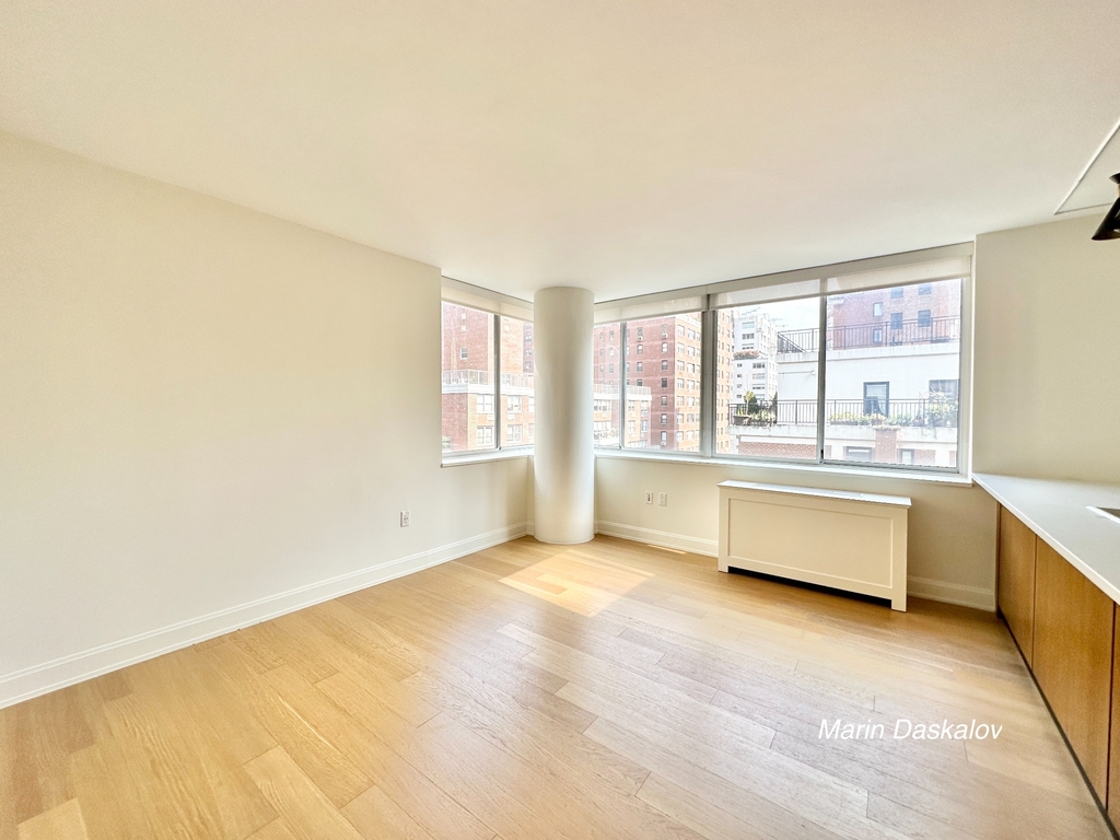 East 54st - Photo 2