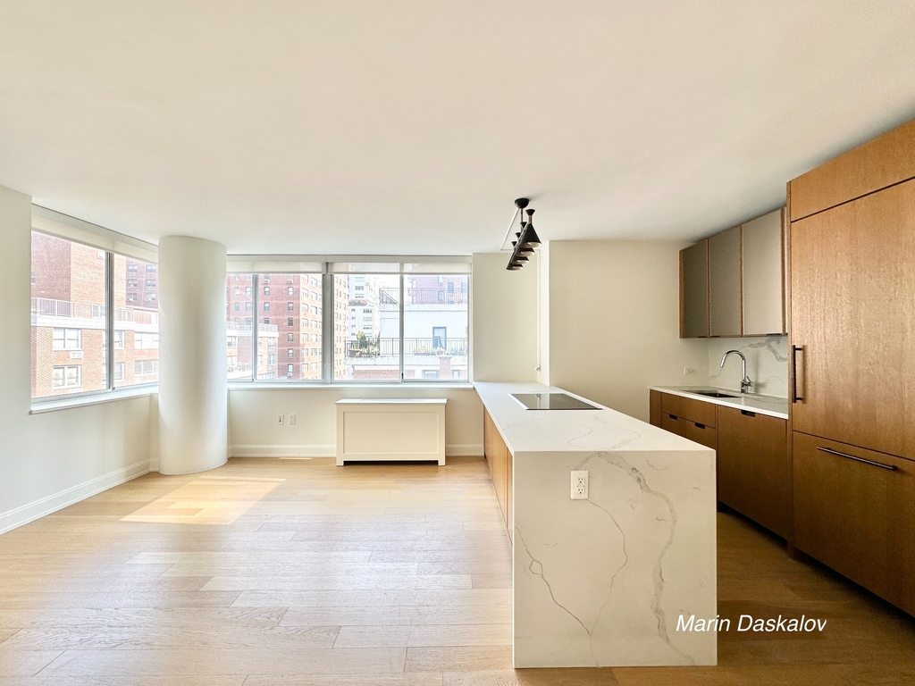 East 54st - Photo 1