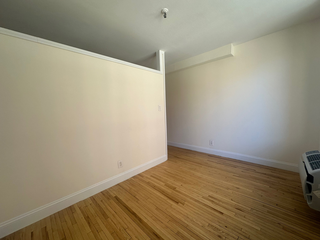 1570 1st Avenue - Photo 3