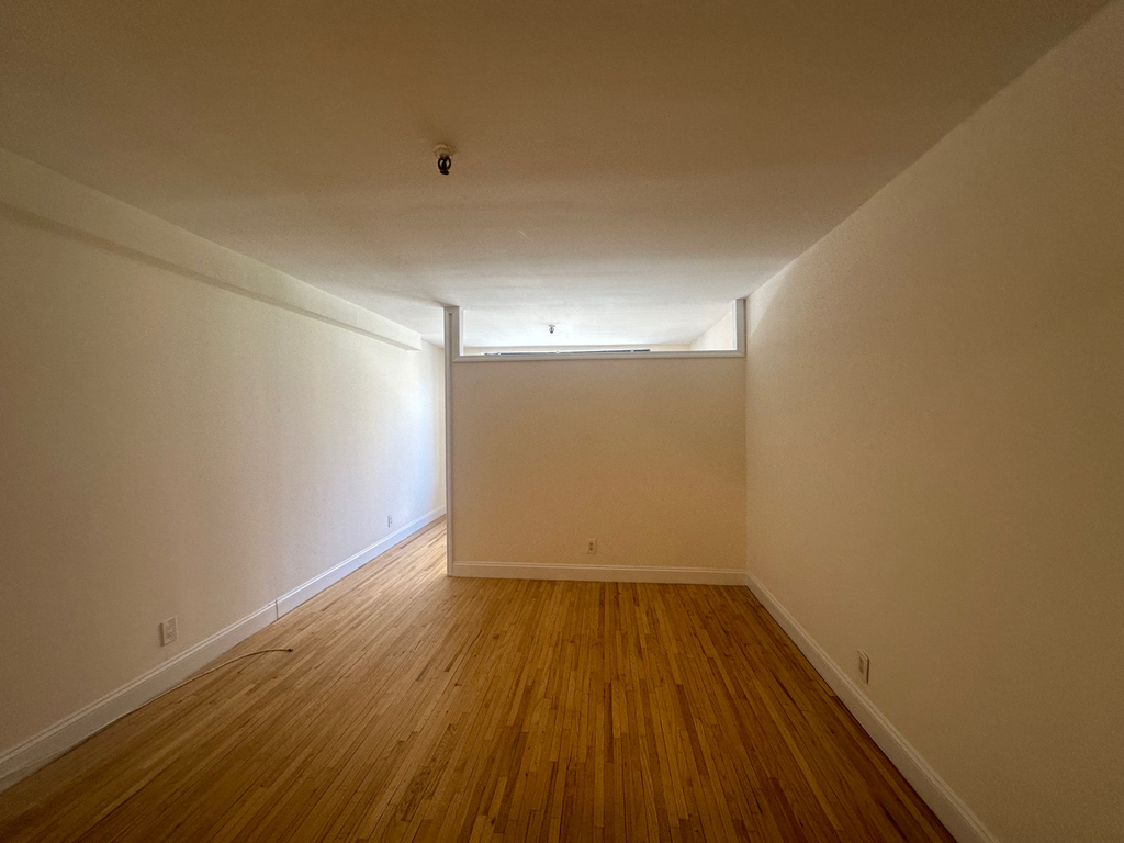 1570 1st Avenue - Photo 6