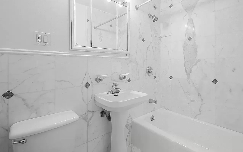 156 East 64th Street - Photo 4