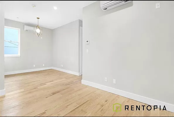 725 Metropolitan Avenue - Photo 2