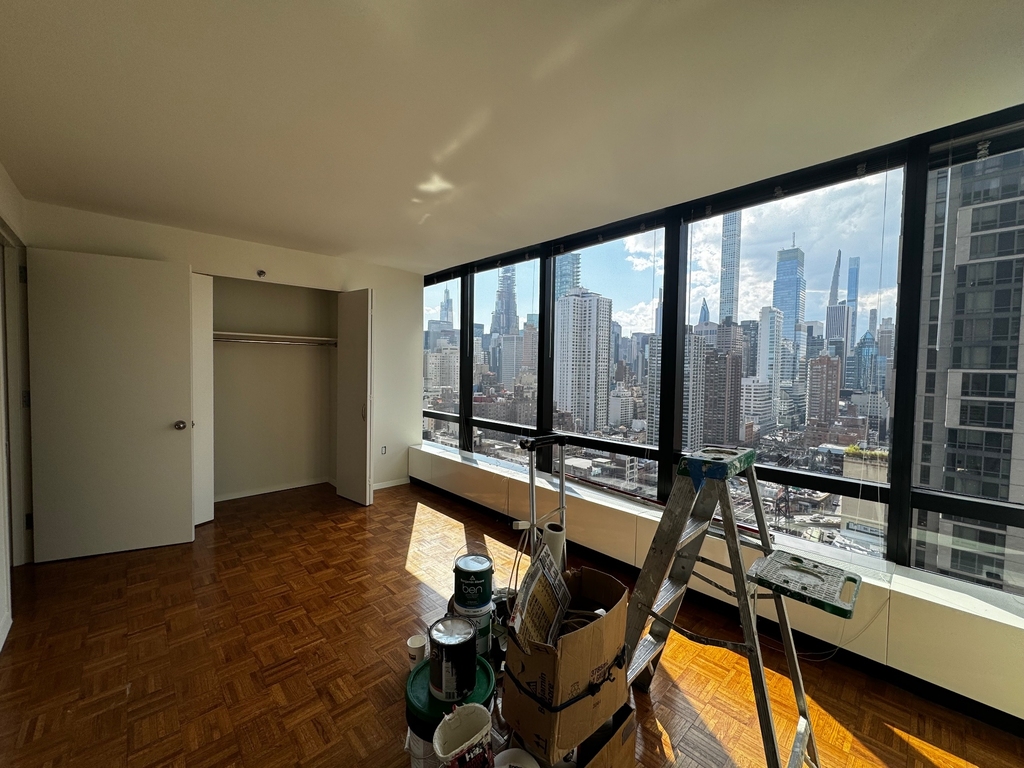 420 East 61st Street - Photo 2