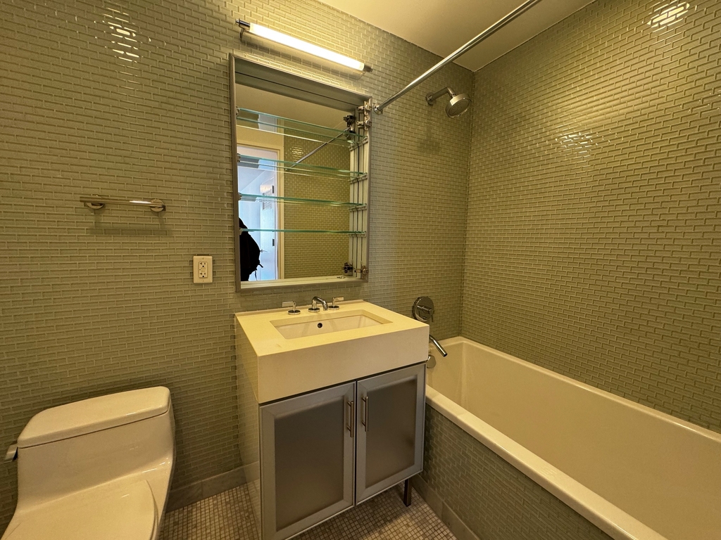 1113 York Avenue - Photo 8