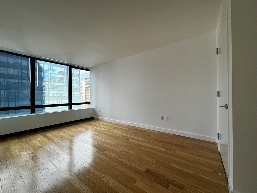 1113 York Avenue - Photo 5