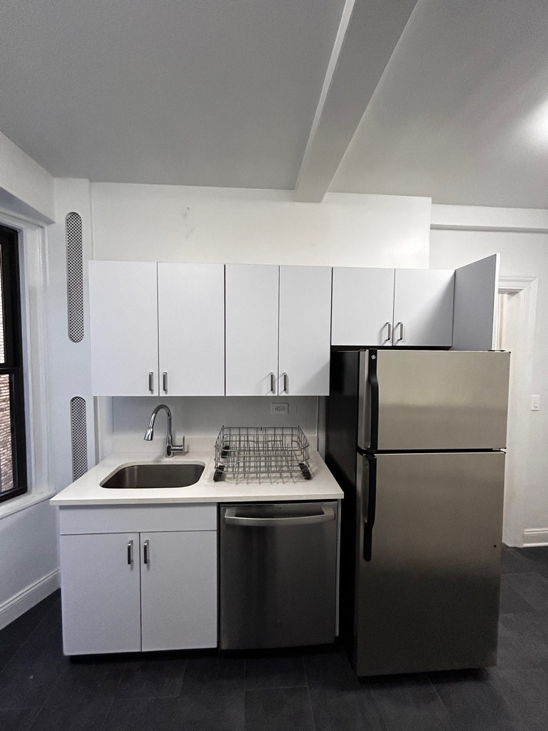 25 West 68th Street - Photo 4