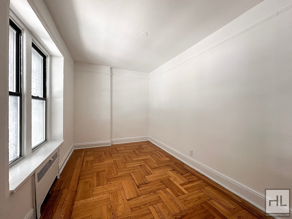 East 85 Street - Photo 2