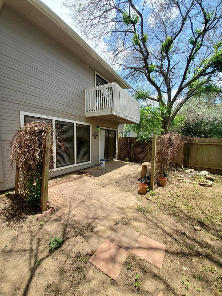 9008 Sanger Dr - Photo 30