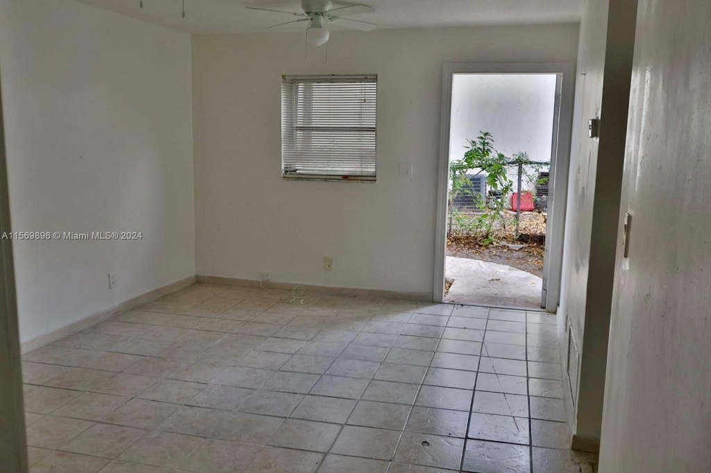 3500 N Riverside Dr - Photo 1