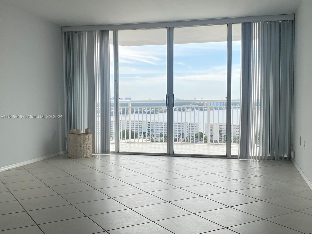 18041 Biscayne Blvd - Photo 2