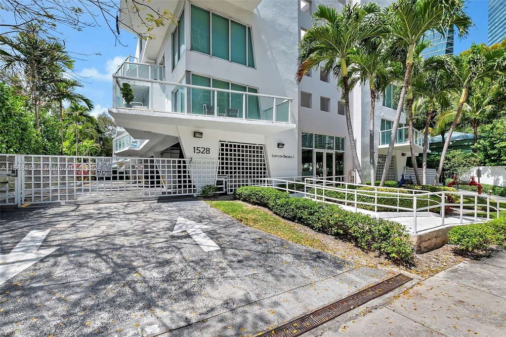 1528 Brickell Ave - Photo 4