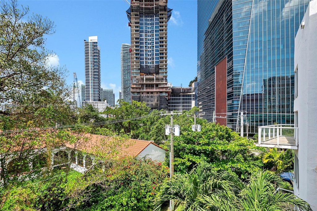 1528 Brickell Ave - Photo 3