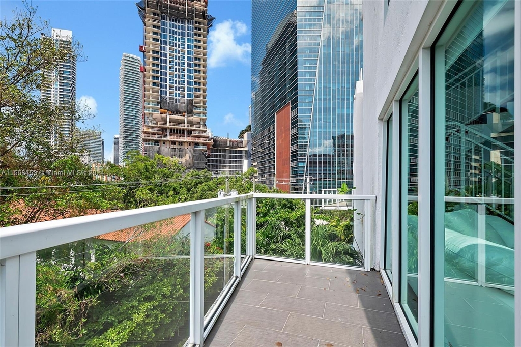 1528 Brickell Ave - Photo 2