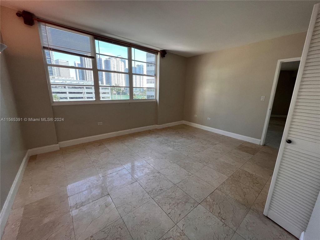 825 Brickell Bay Dr - Photo 29