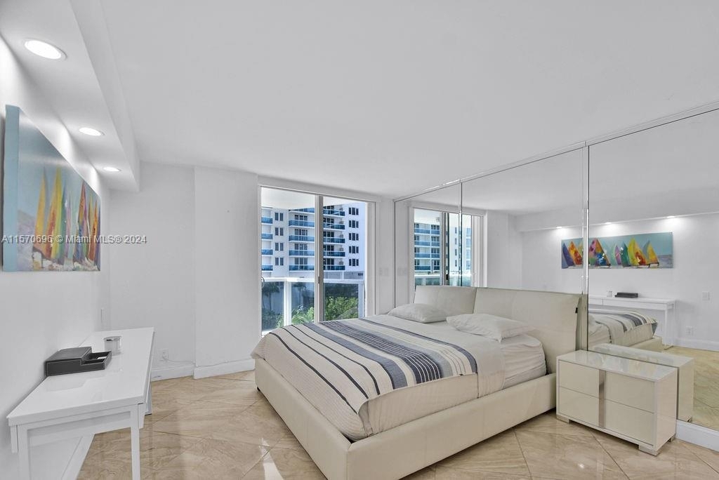 2401 Collins Ave - Photo 9