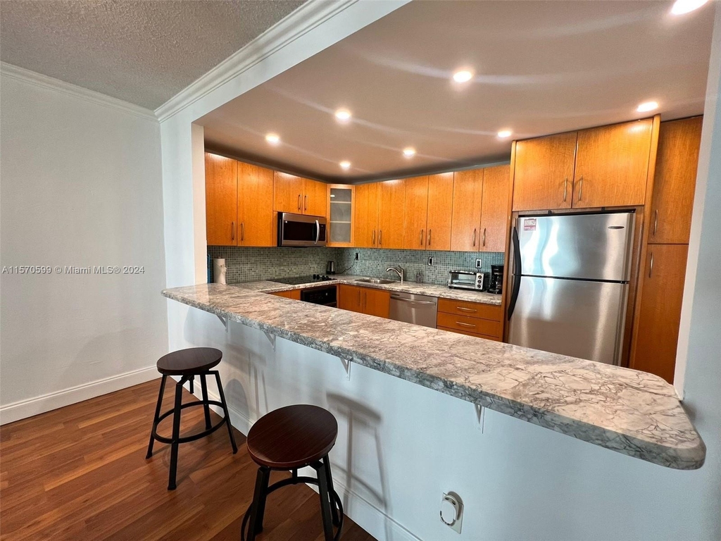 19380 Collins Ave - Photo 5