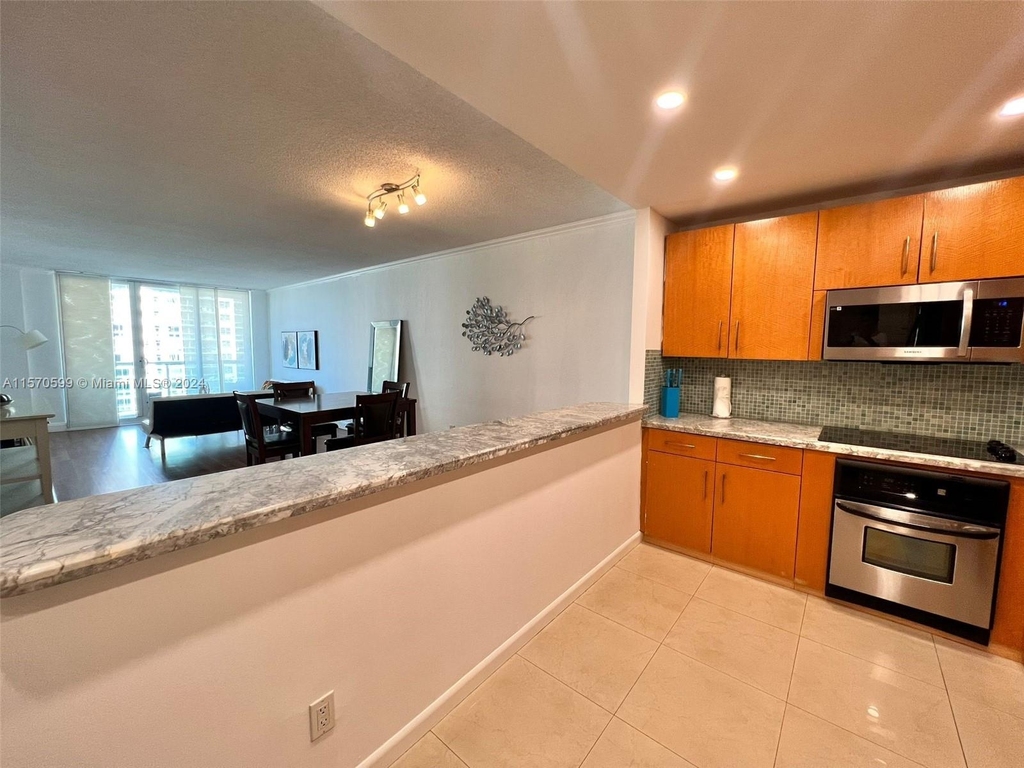 19380 Collins Ave - Photo 2