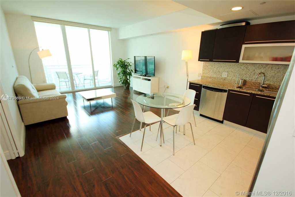 950 Brickell Bay Dr - Photo 4