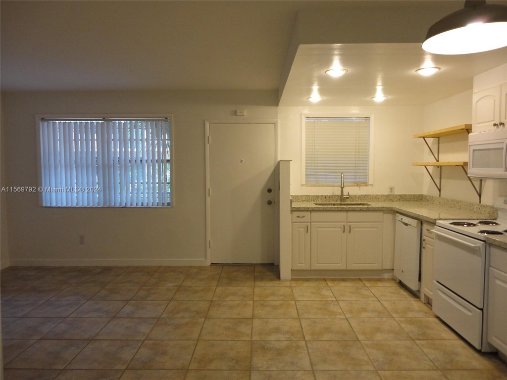 2930 Day Ave - Photo 13