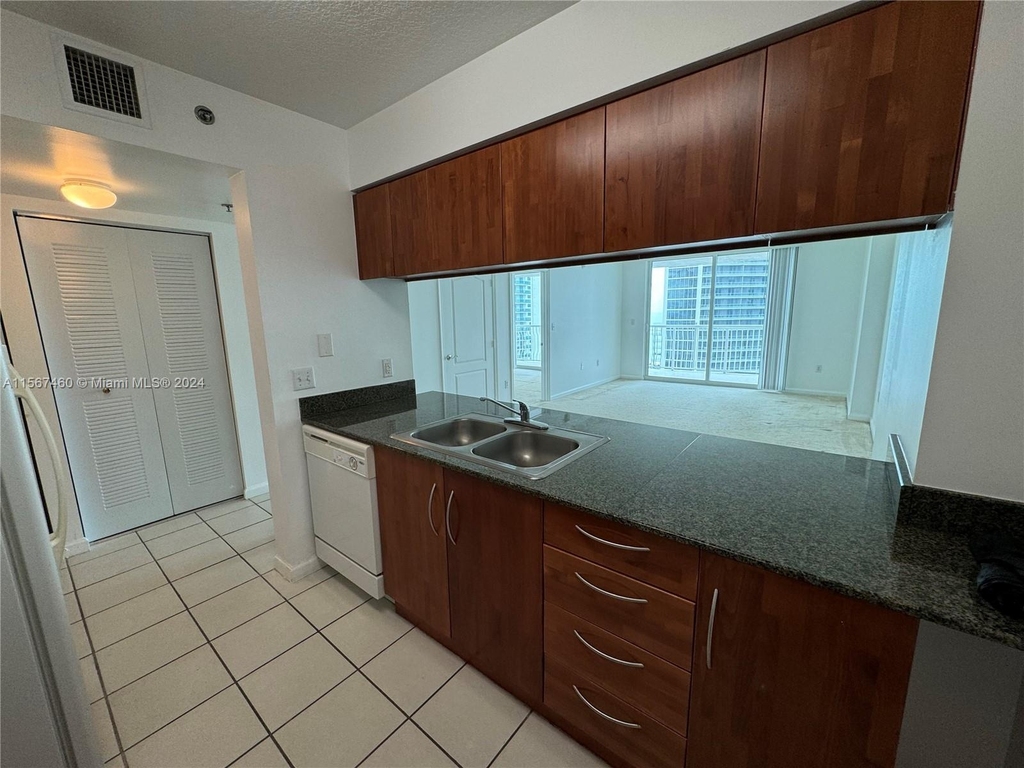 1200 Brickell Bay Dr - Photo 4