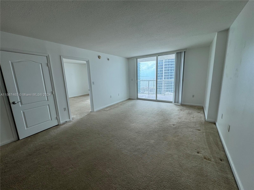 1200 Brickell Bay Dr - Photo 2