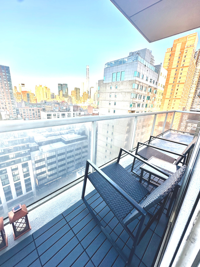 560 West 43rd Street - Photo 4