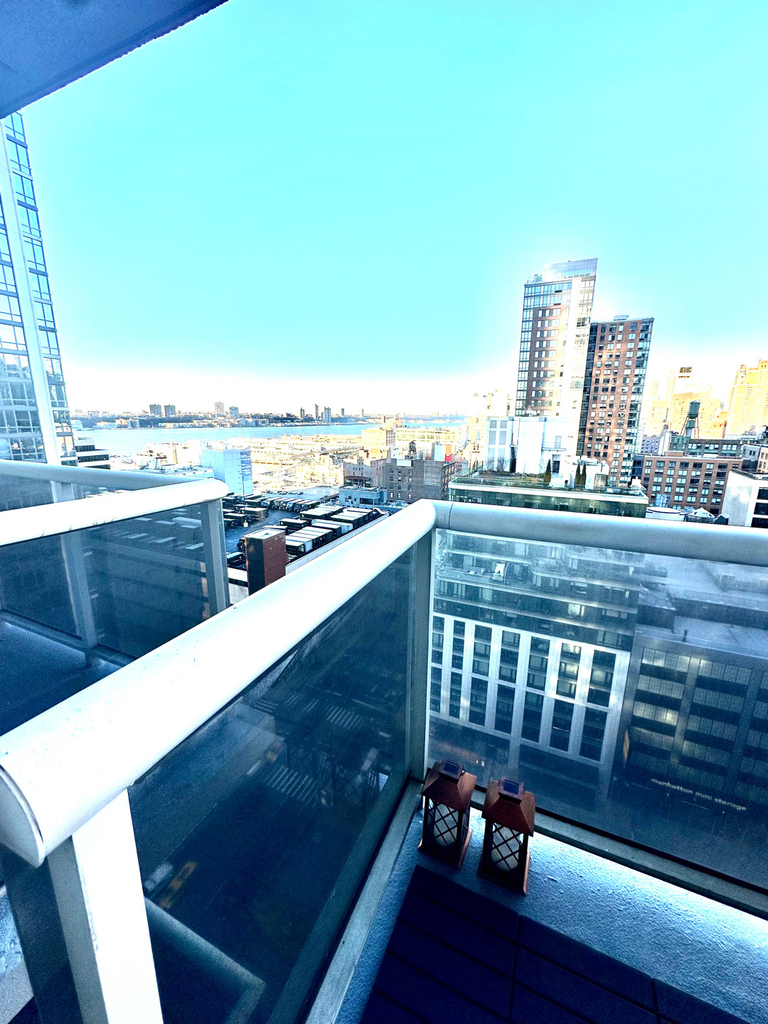 560 West 43rd Street - Photo 3