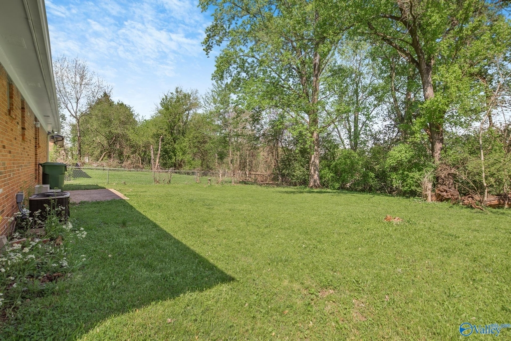 2622 Thornhill Road - Photo 1