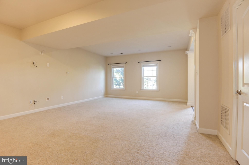 42528 Rowderbury Square - Photo 5