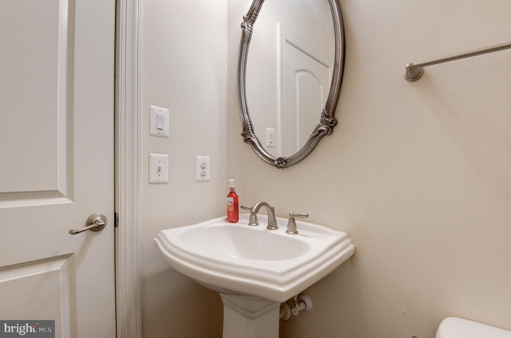 42528 Rowderbury Square - Photo 26