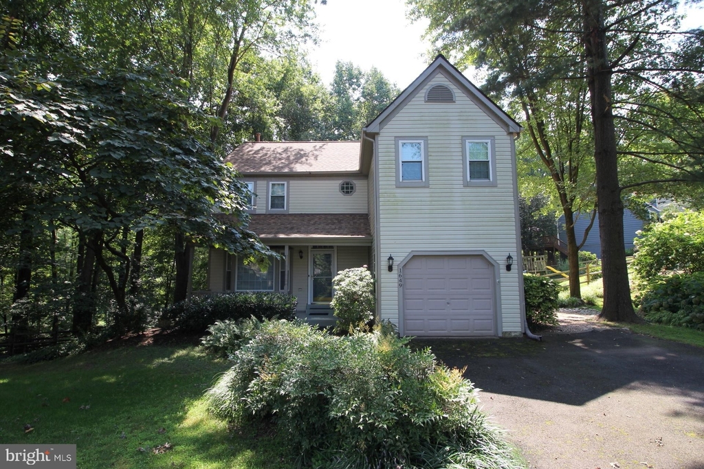 1649 Bennington Hollow Lane - Photo 0