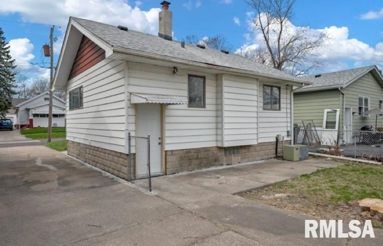 2212 N Ellis Street - Photo 1