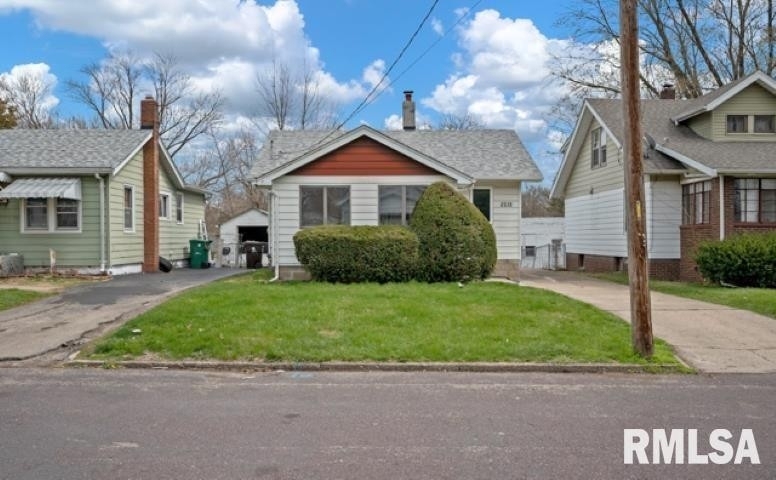 2212 N Ellis Street - Photo 0