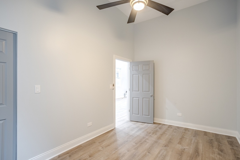 1013 W 18th Place - Photo 11