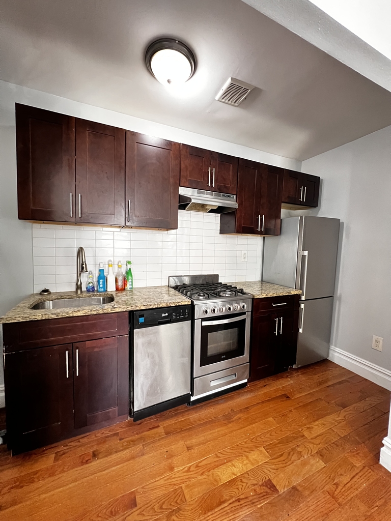 150 W 140th St - Photo 1