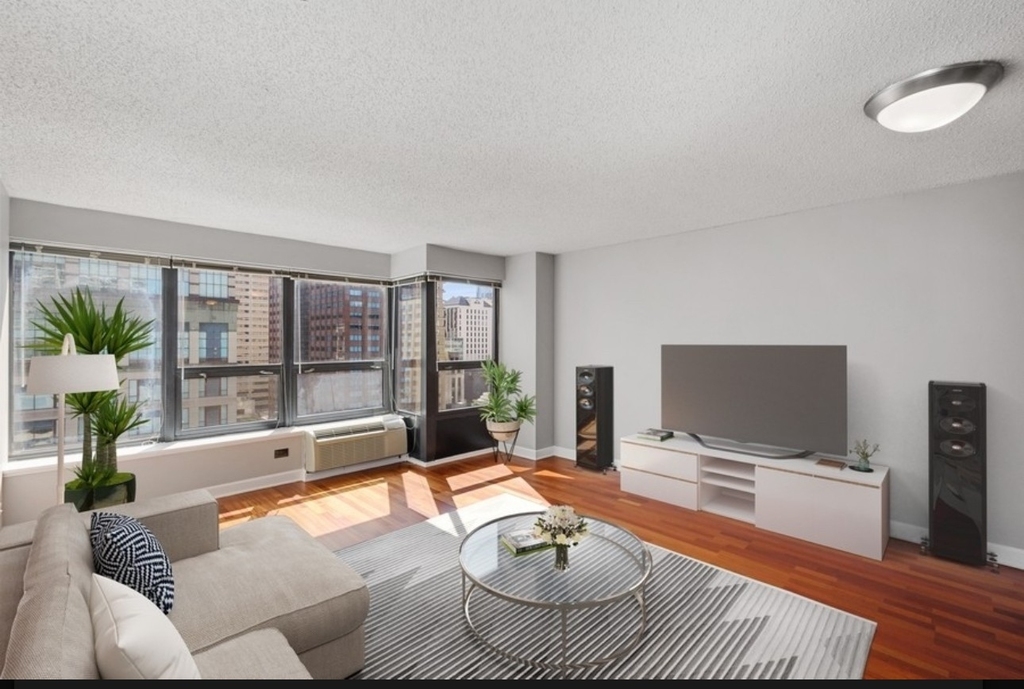 30 E Huron Street - Photo 1