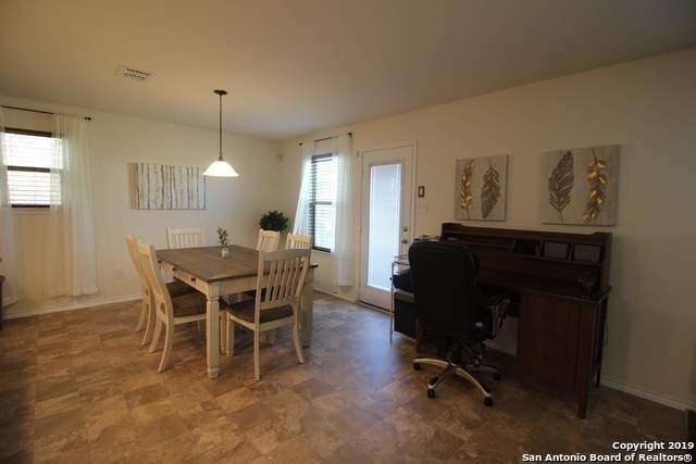 1407 Blue Jay Ct - Photo 2